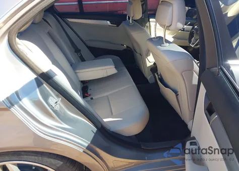 2014 Mercedes-Benz C 250 Sport z USA, uszkodzony, nr VIN WDDGF4HB3EG222112